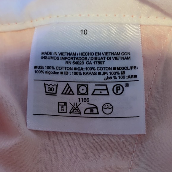 OLD NAVY SHORTS - Picture 8 of 9